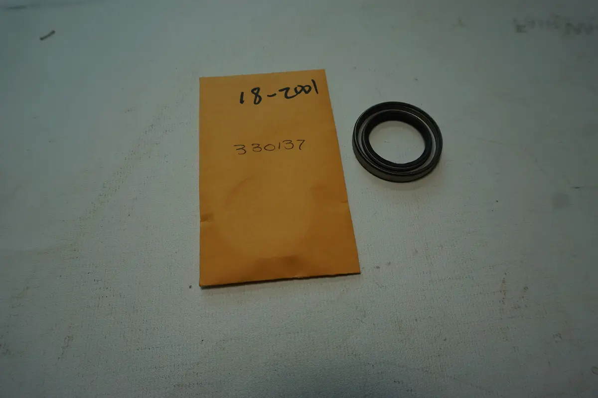Volvo 330137 Oil Seal 18-2001 1