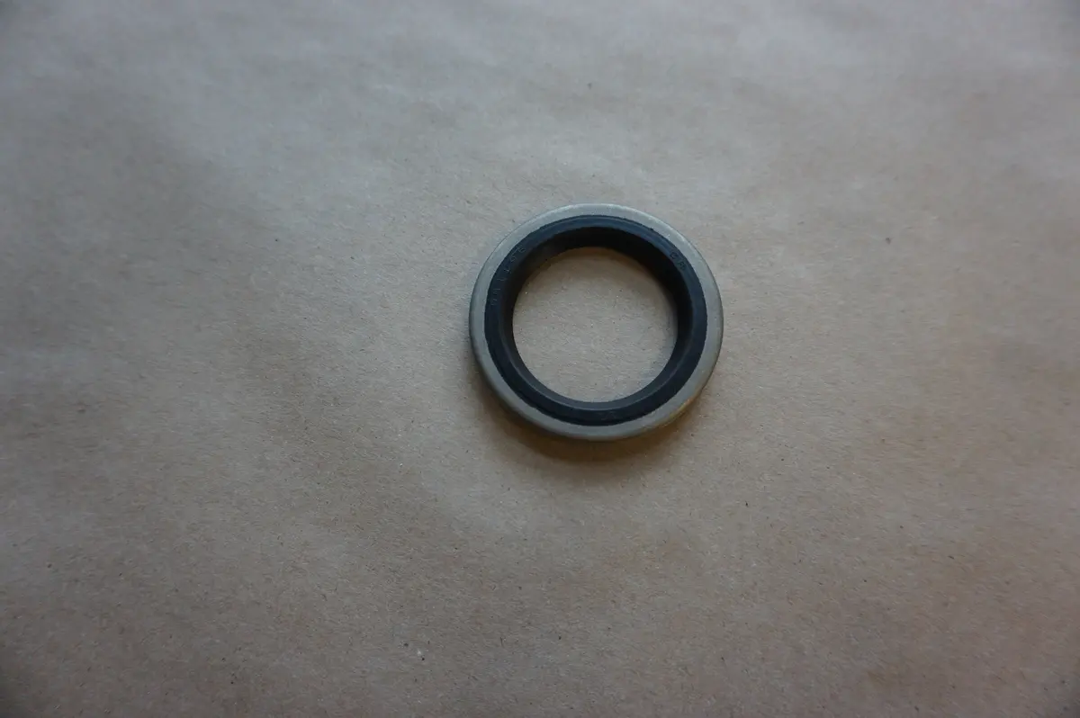 Volvo 981195 Oil Seal  18-2071 1
