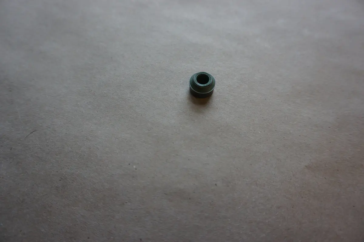 Volvo 1306630 Valve Seals 1