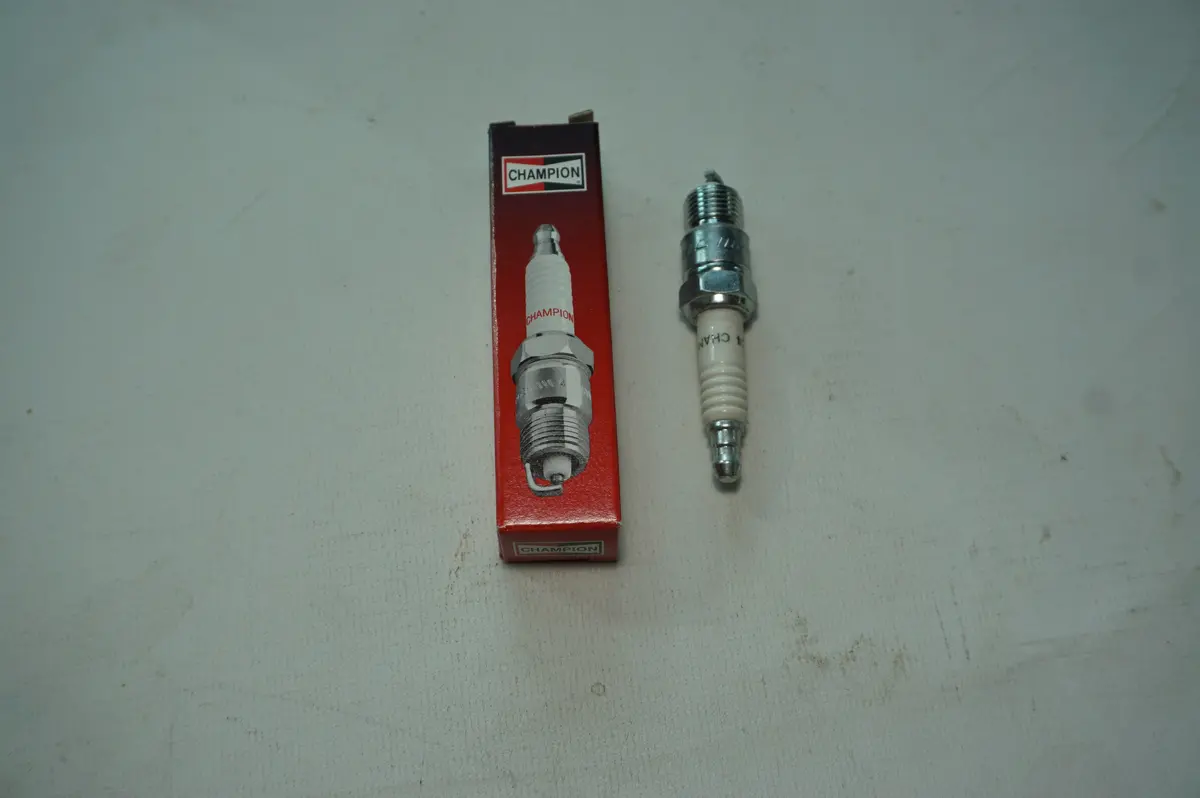 Champion 18 Spark Plug  Rv15yc4 1