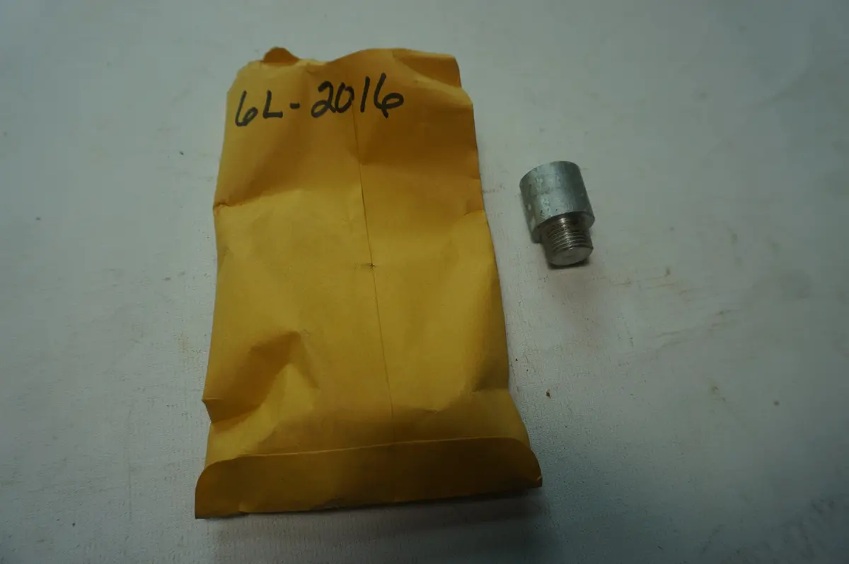 Caterlpillar 6L-2016 Zinc Plug 1