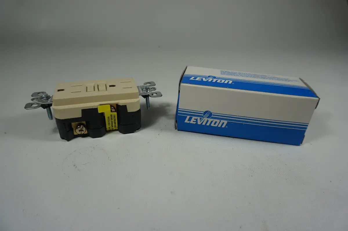 Leviton 8599-1 Receptacle 1