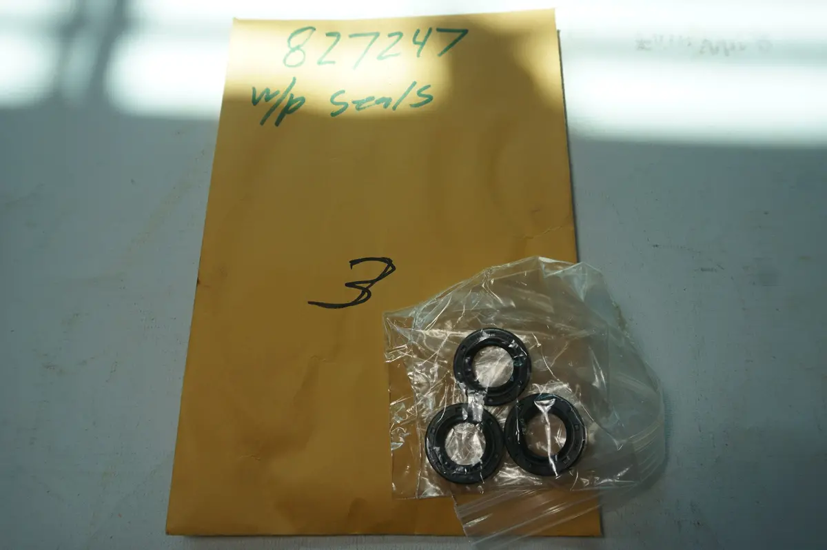Volvo 827247 W/P Seal 18-2045 1