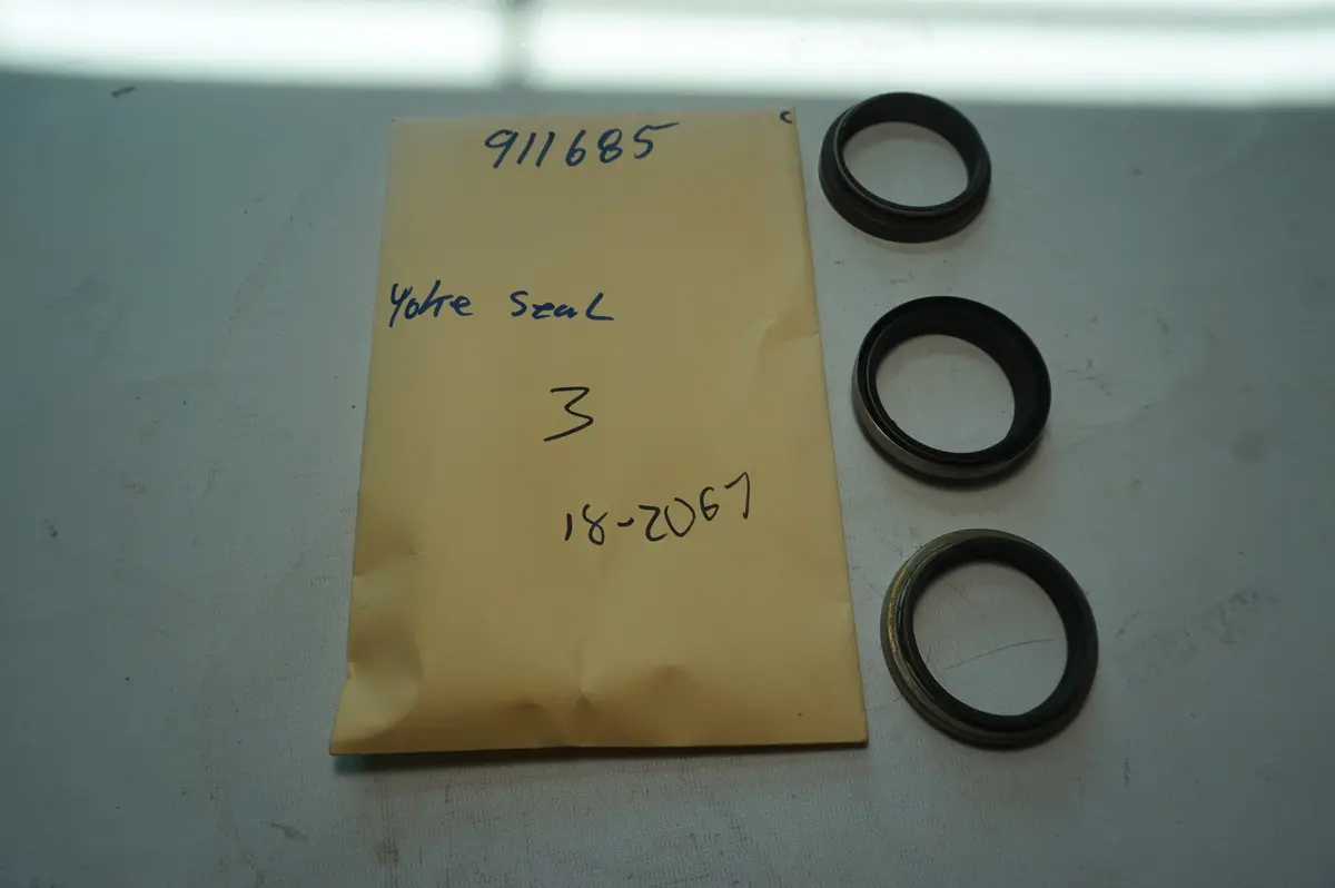 Volvo 911685 Oil Seal  18-2067 1