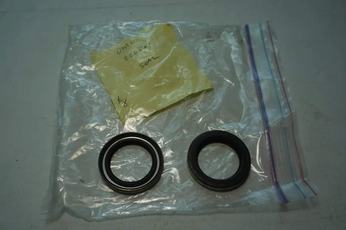 Omc 320862 Seal 1