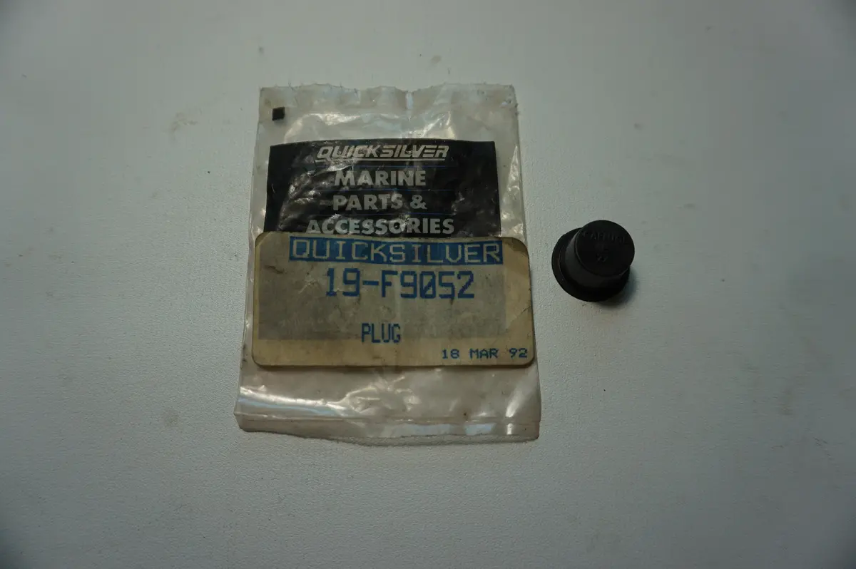 Quicksilver 19-F9052 Plug 1