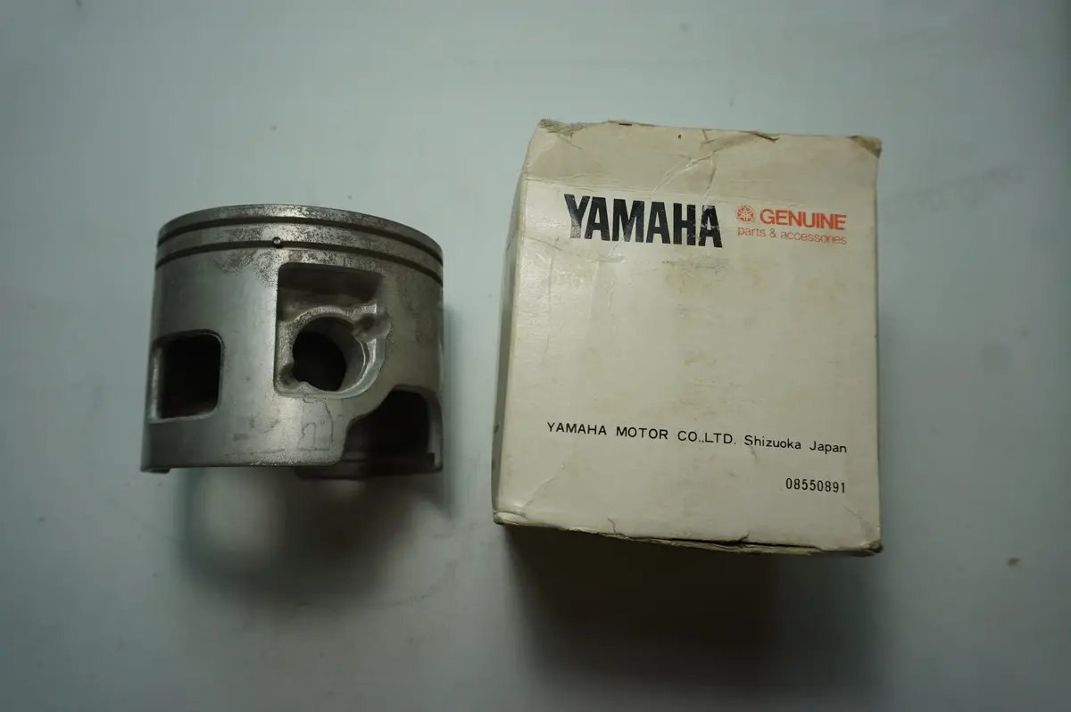 Yamah Genuine Parts - Piston - 6R5-11636-01 1