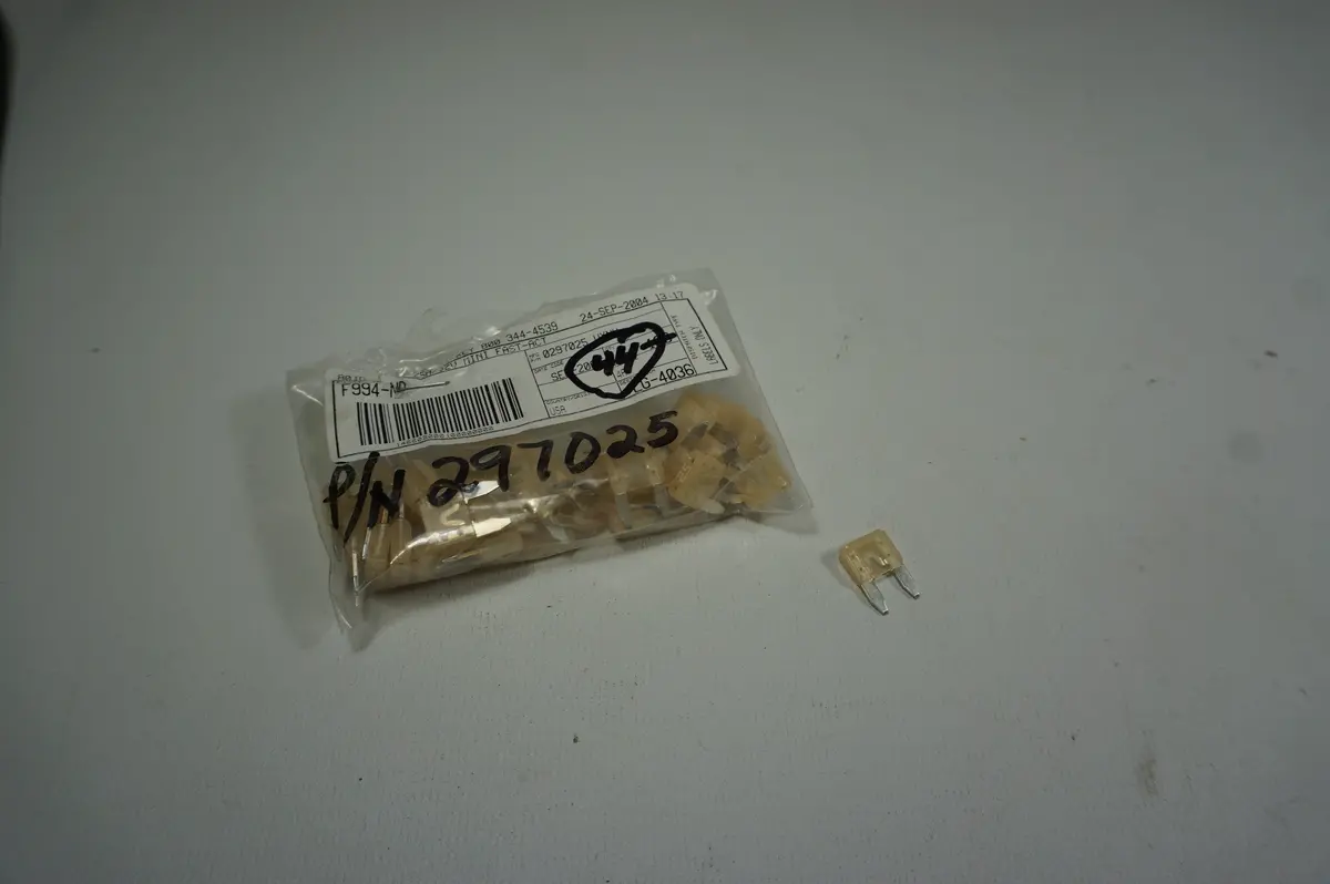 Digi-Key F994-Nd Mini Fuse Blade 1