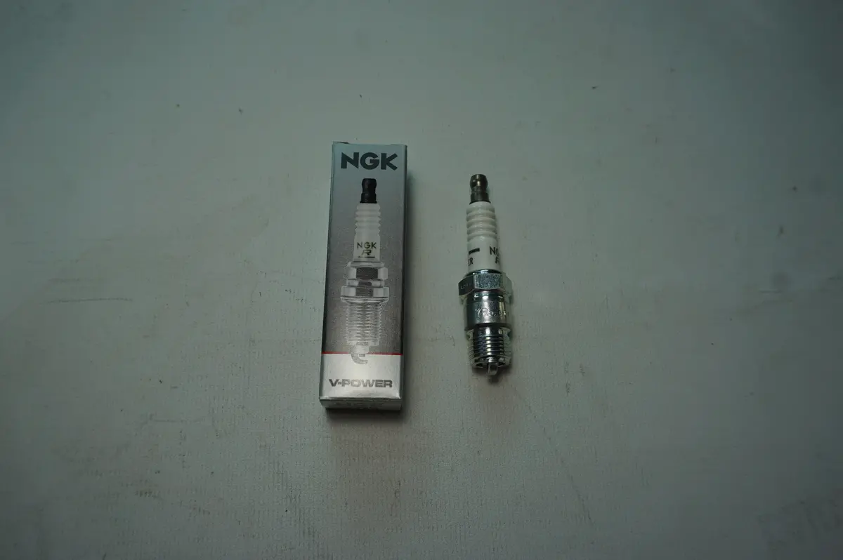 Ngk Yr5 Spark Plug 7052 1