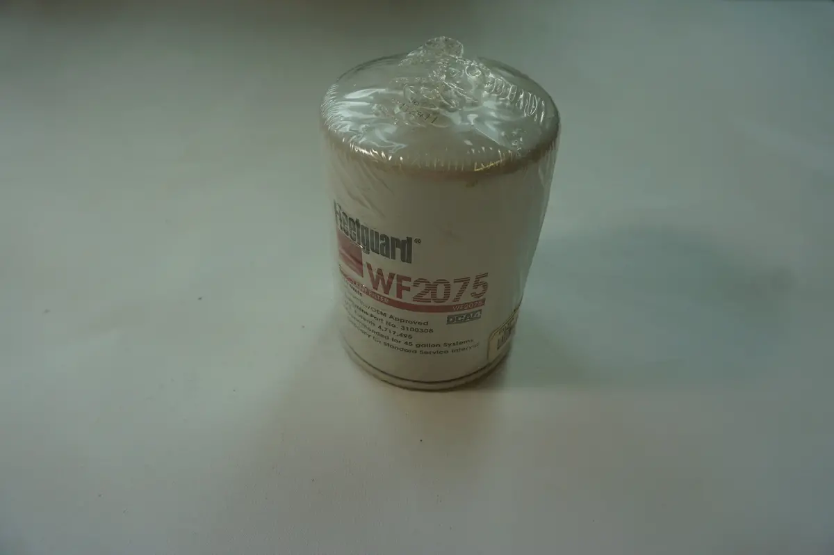 Fleetguard Wf2075 Filter 1