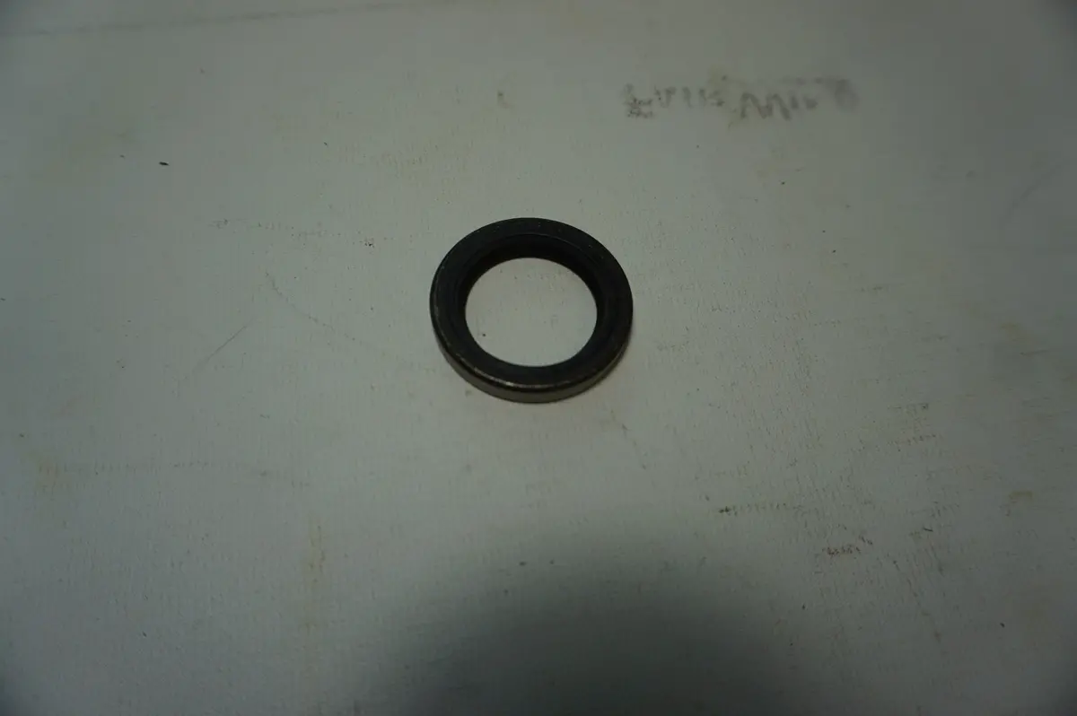 Omc 330137 Seal 1