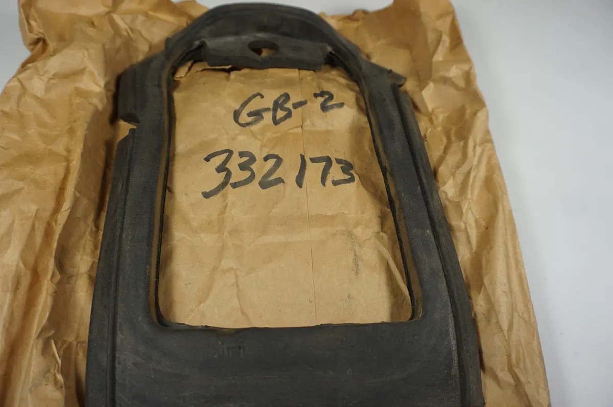 Omc 332173 Seal 1