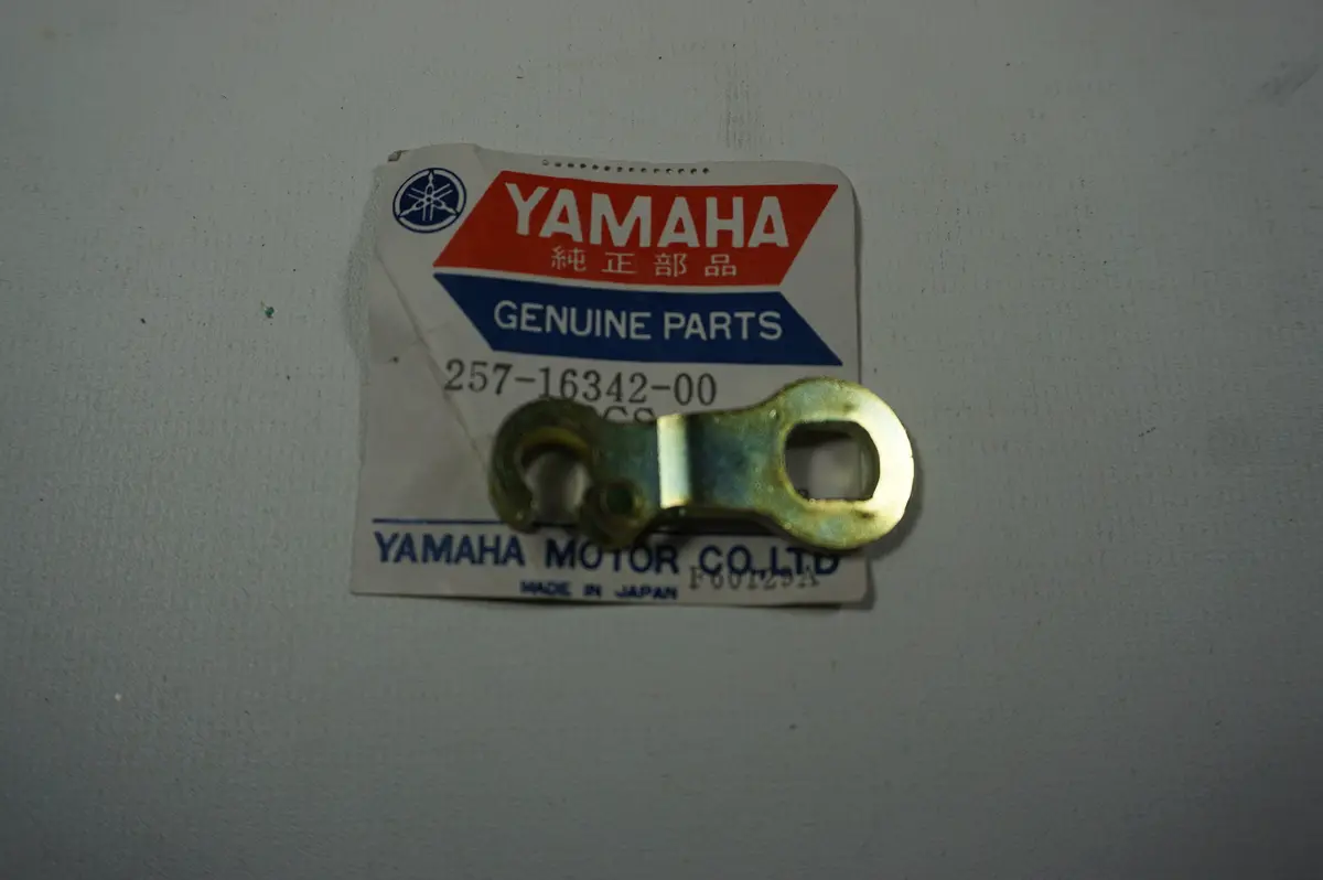 Yamaha 257-16342-00 Push Lever 1