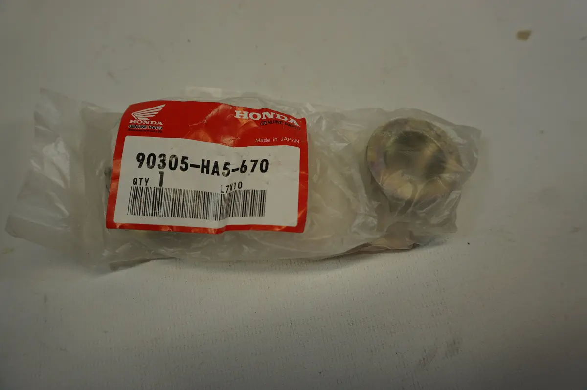 Honda 90305-Ha5-670 Nut, Axle (20 Mm) 1