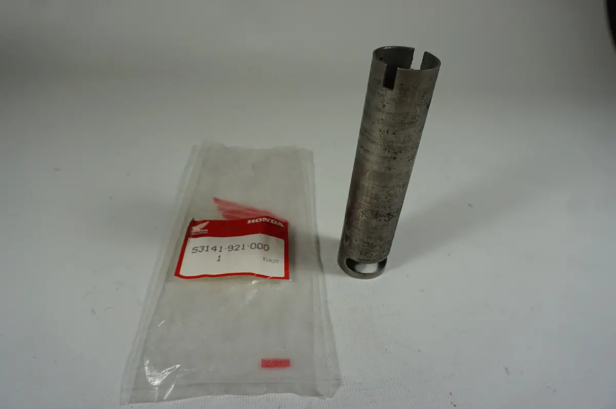 Honda 53141-921-000 Grip Pipe 1