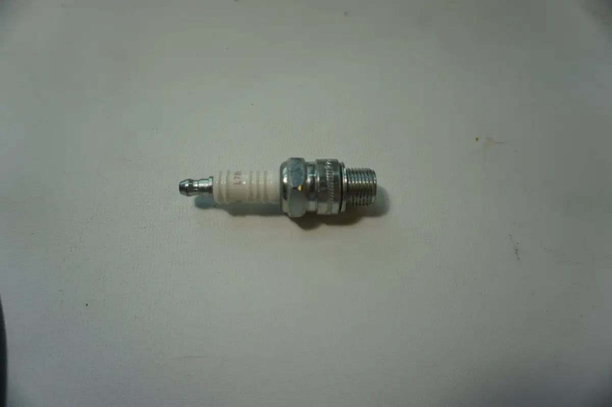 Champion L78v Spark Plug 833 1