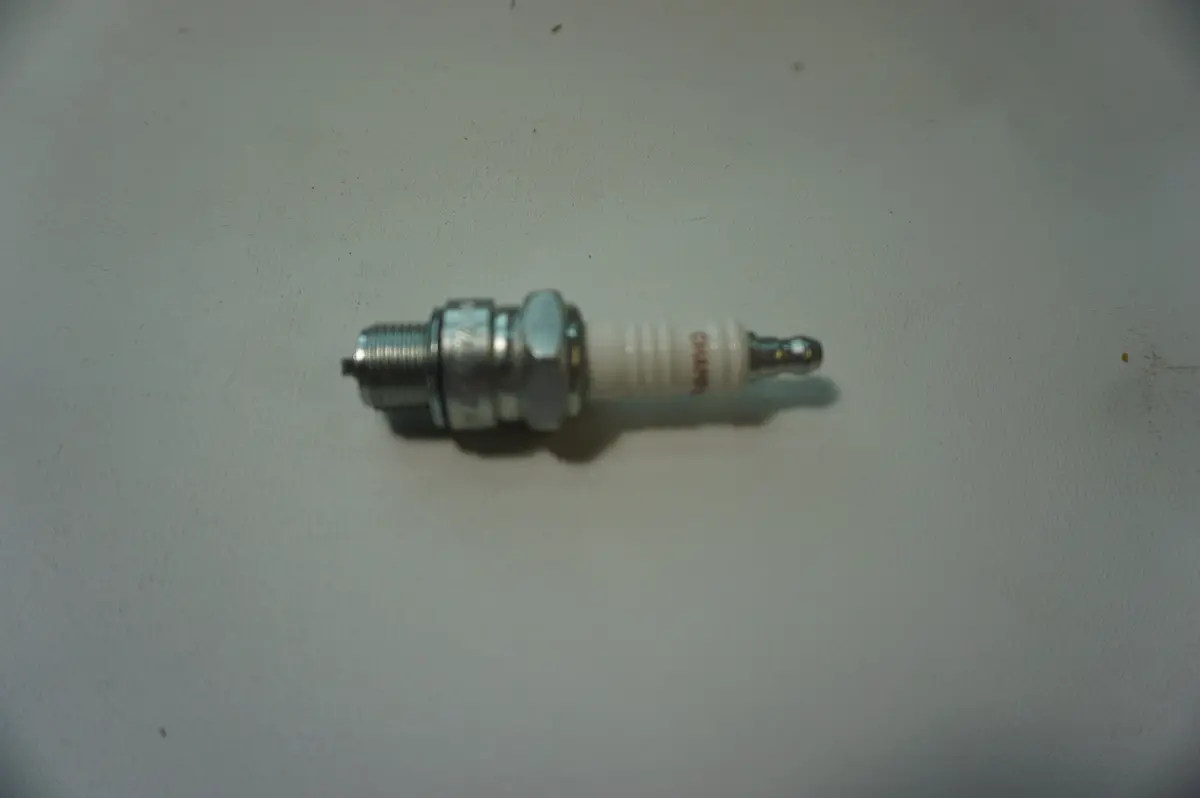 Champion Ql82c Spark Plug 931 1