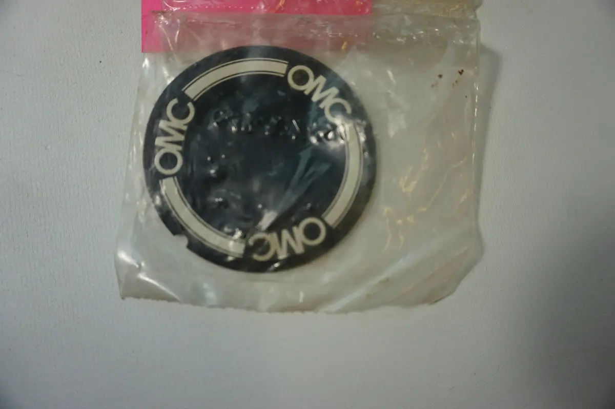 Omc 327490 Emblem 1