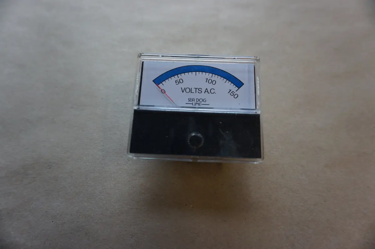 Seadog 421535 Voltmeter 1