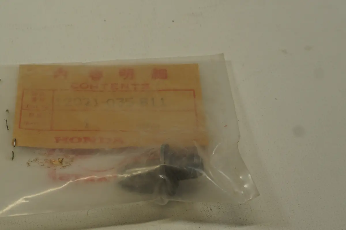 Honda 12021-035-811 Valve Guide 1
