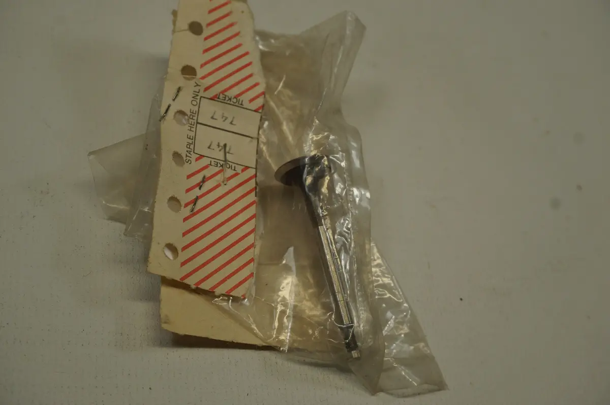 Honda 14711-812-020 Intake Valve 1