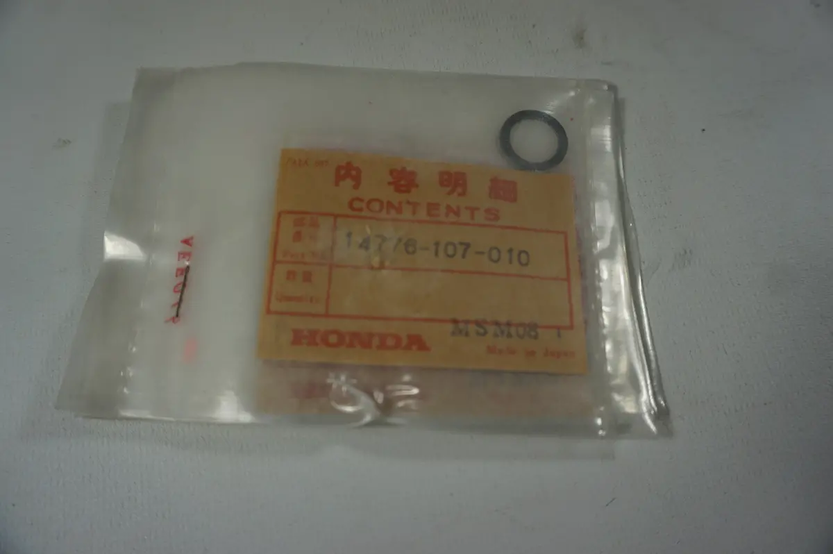 Honda 14776-107-010 Valve Spring 1
