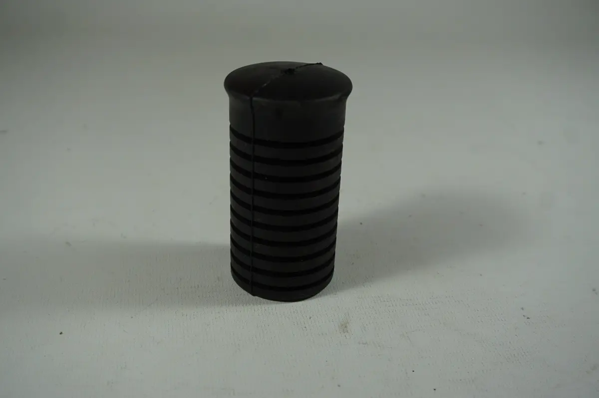 Honda 50661-333-000 Rubber Step 1