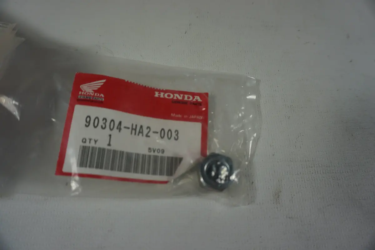Honda 90304-Ha2-003 Nut, Wheel Clip 1
