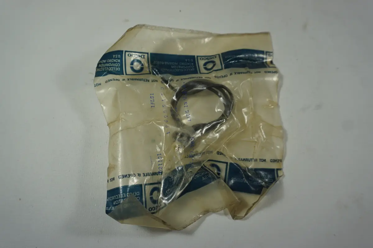 Delco 3985150 Light Socket 1