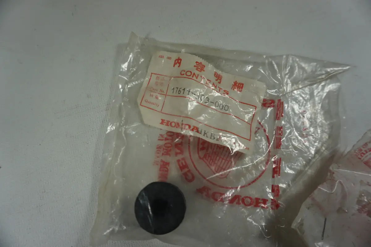 Honda 17611-303-000 Rub Tank 1