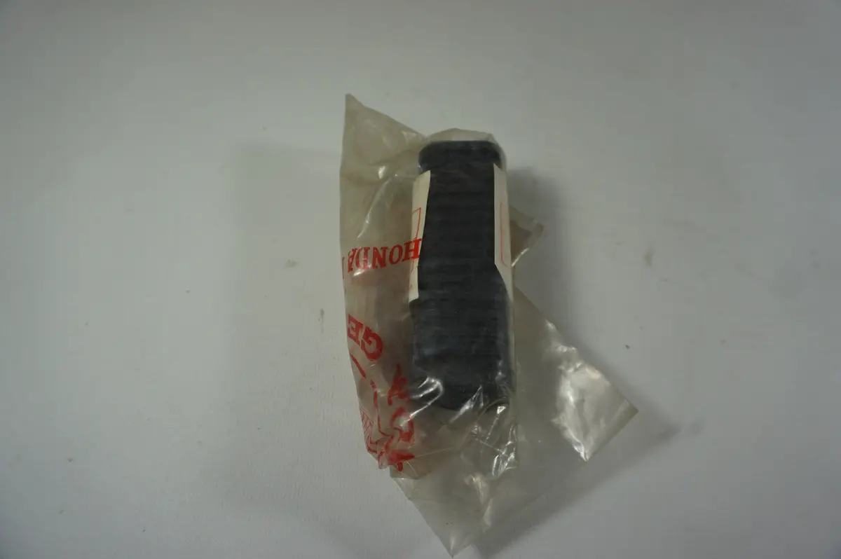 Honda 50714-333-000 Rub Pillion 1