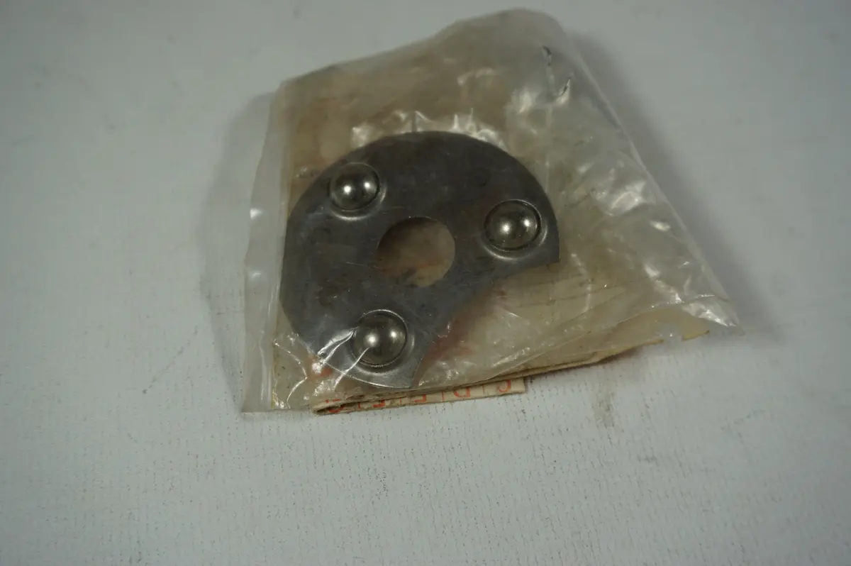 Honda 22860-046-000 Retainer 1
