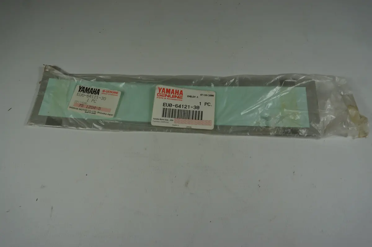 Yamaha Eu0-64121-30 Emblem 1