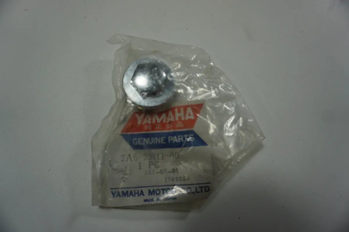 Yamaha 2A6-23111-00 Bolt Cap 1
