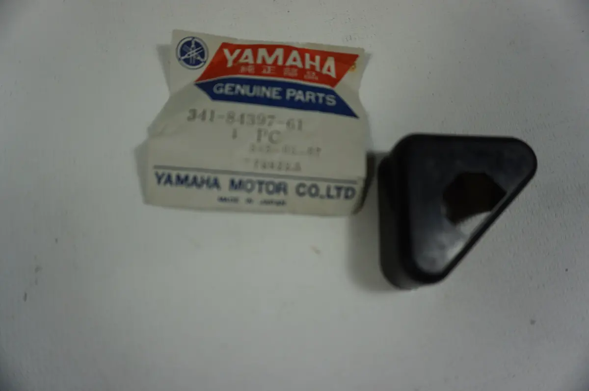 Yamaha 341-84397-61-00 Socket Cvr 1