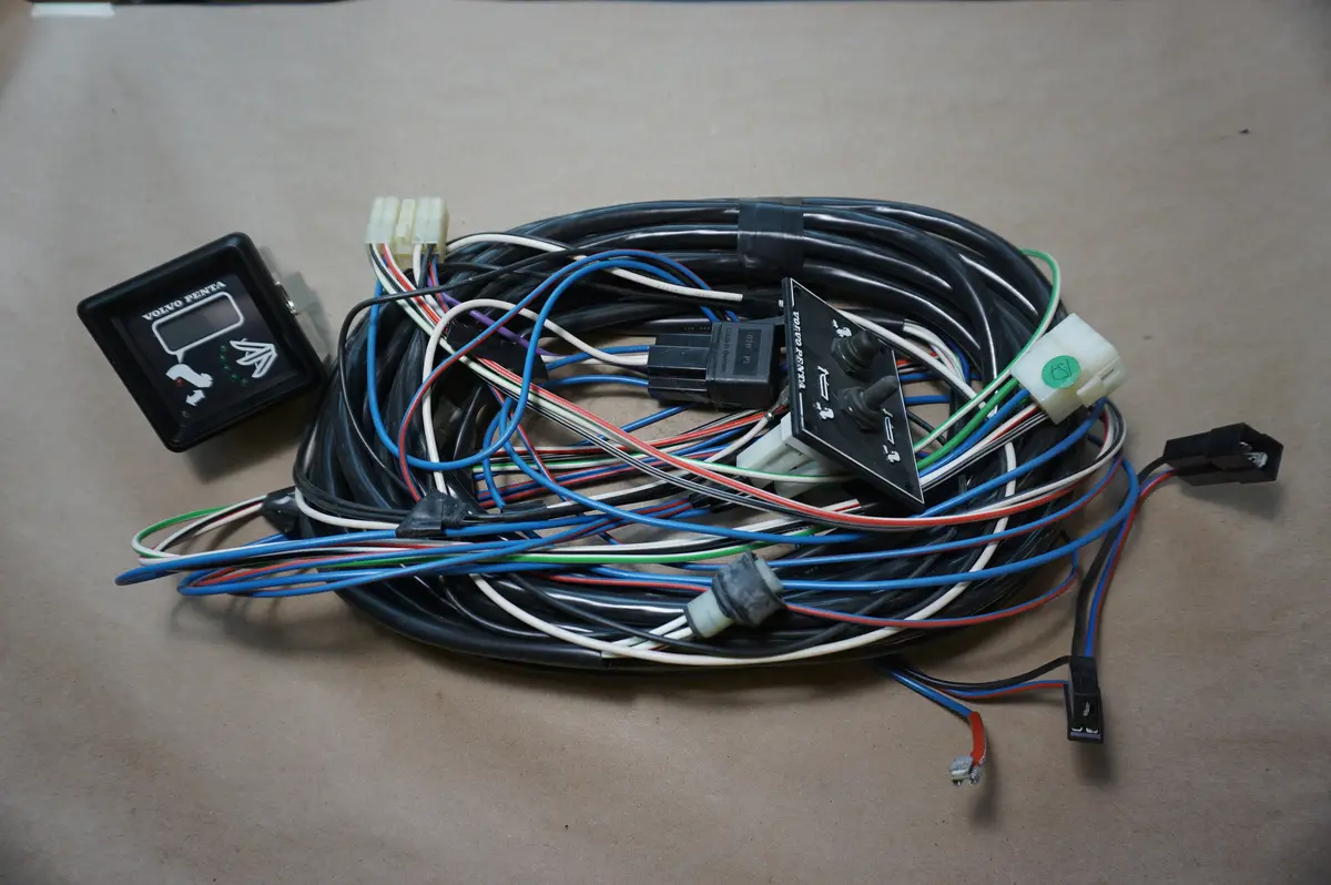 Volvo 82831 Trim Kit 1
