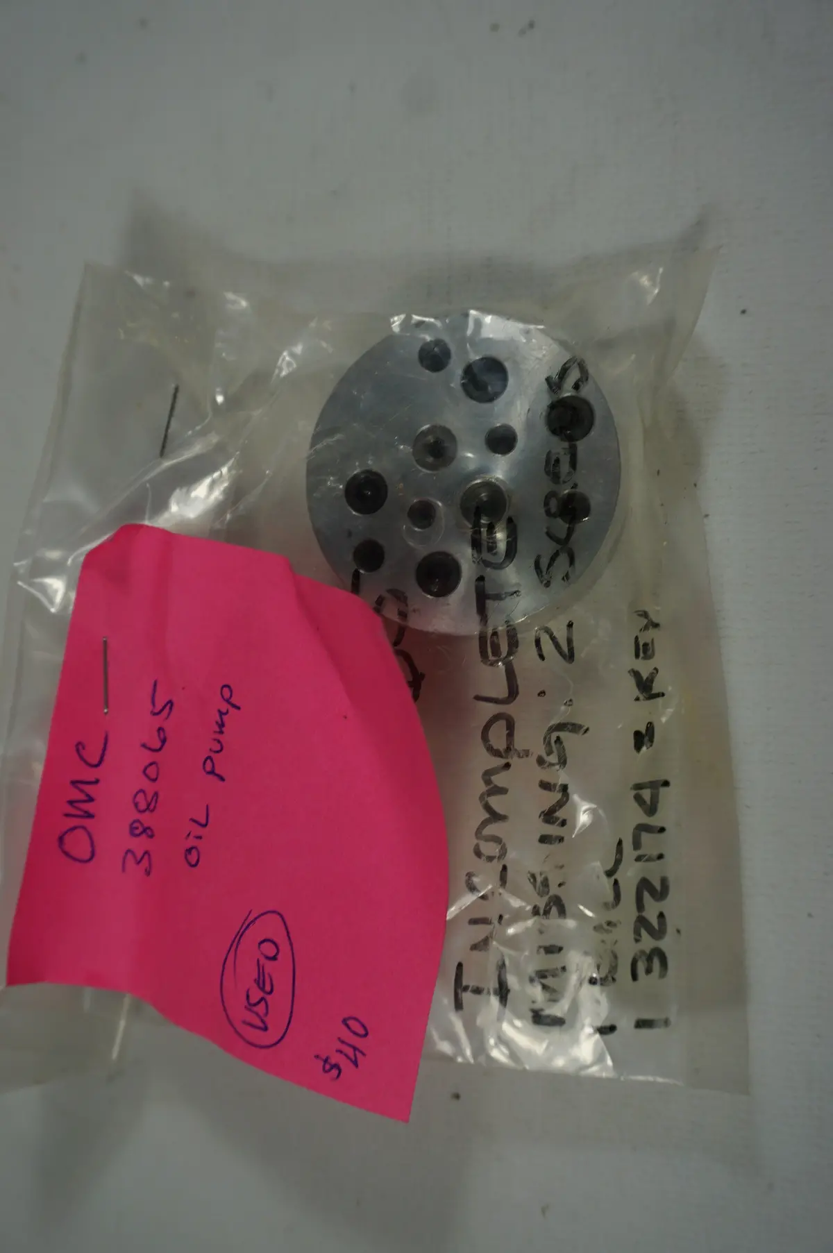 Omc 388065 Oil Pump (Used Item Please Read Details Below) 1