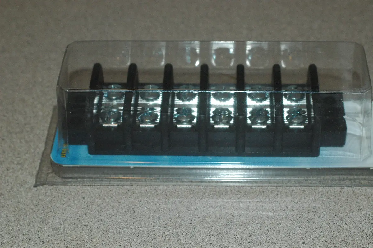 Sierra Fs45630 30 Amp Ac/Dc 6 Gang Junction Block 1