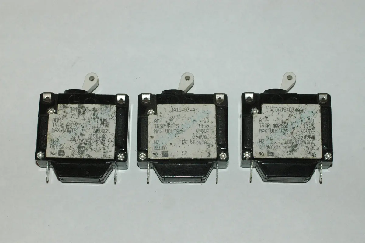 Heinemann Ja1s-D3-A Three (3) Single Pole Circuit Breakers 10 Amp 1