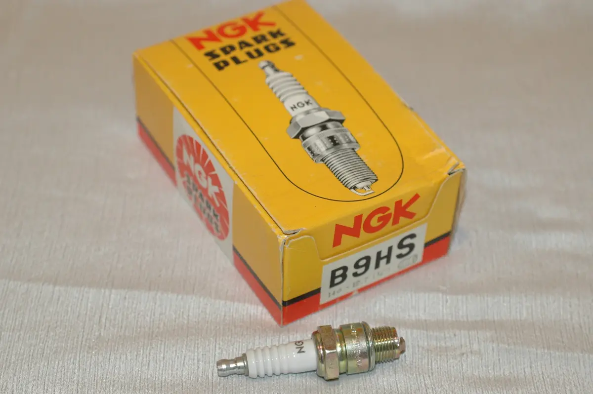 Ngk B9hs  Stock #5810 Spark Plug Box Of 10 Plugs 1