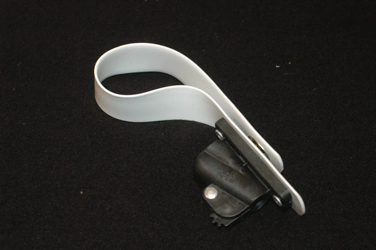 Garelick 71080 Adjustable Height Fender Holder 1