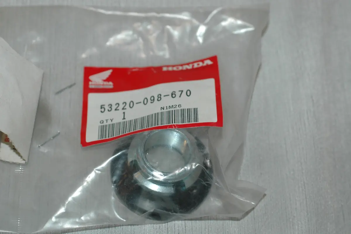 Honda 53220-098-670 Thread, Steering Head Top 1