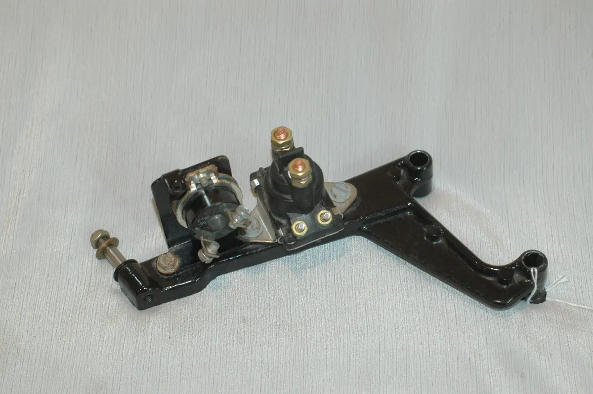 Mercury 805489T Bracket 88-806950 89-96158T (Take Off Part Please Read Details Below) 1